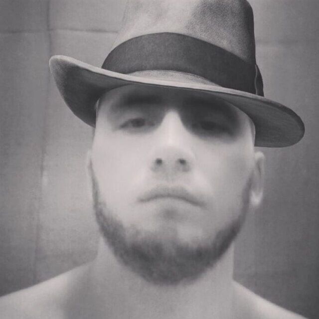  ,   Artur, 31 ,     , c , 