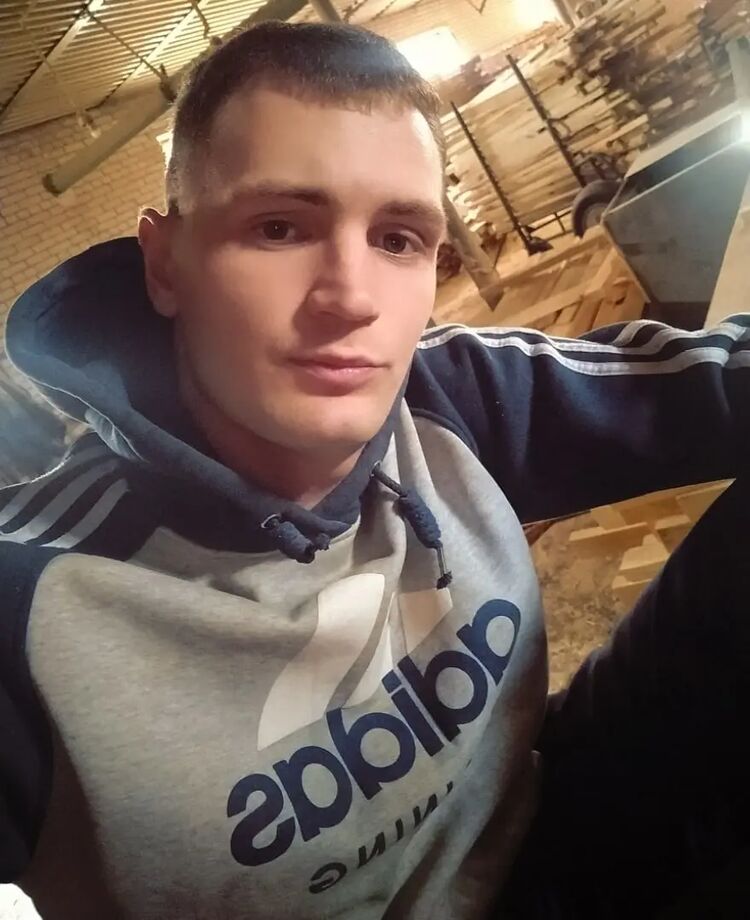  36533610  Boris, 28 ,    