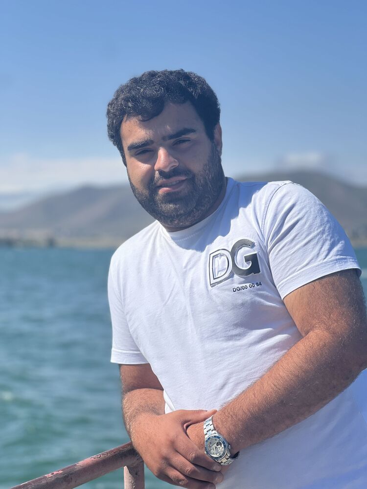  45636680  Vazgen, 22 ,    