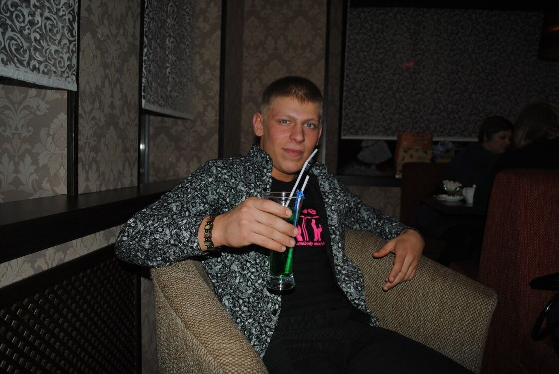  52744870  Aleksei, 32 ,    