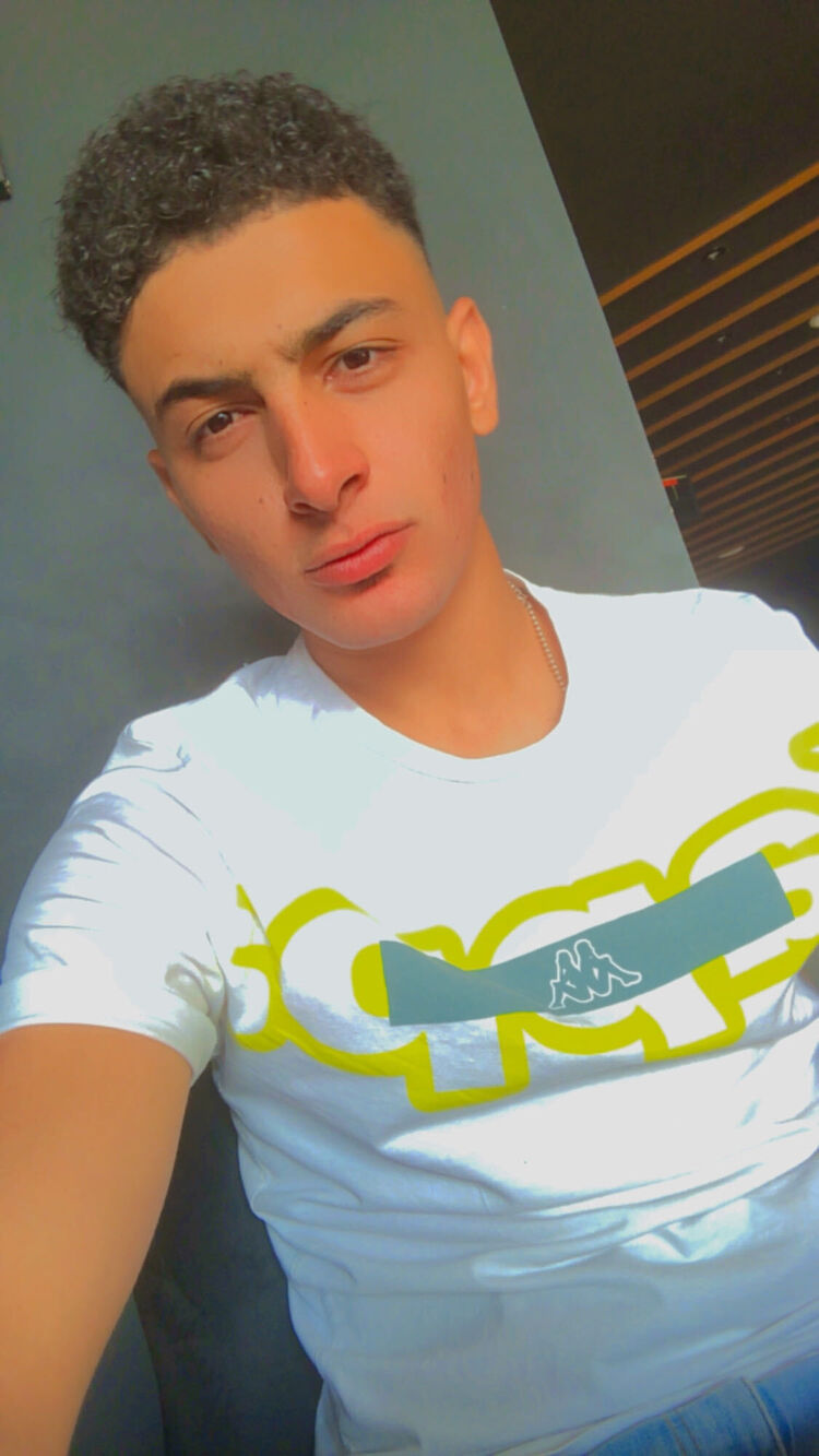  42801640  Emad, 24 ,    Milan