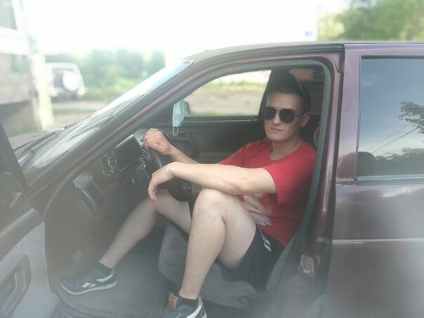  26719800  Viktor, 28 ,    -