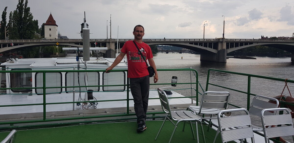  16351060  Dima, 44 ,    