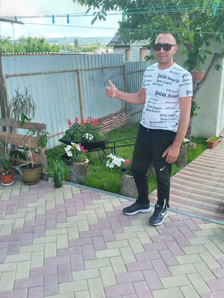  28675680  Lilian, 49 ,    
