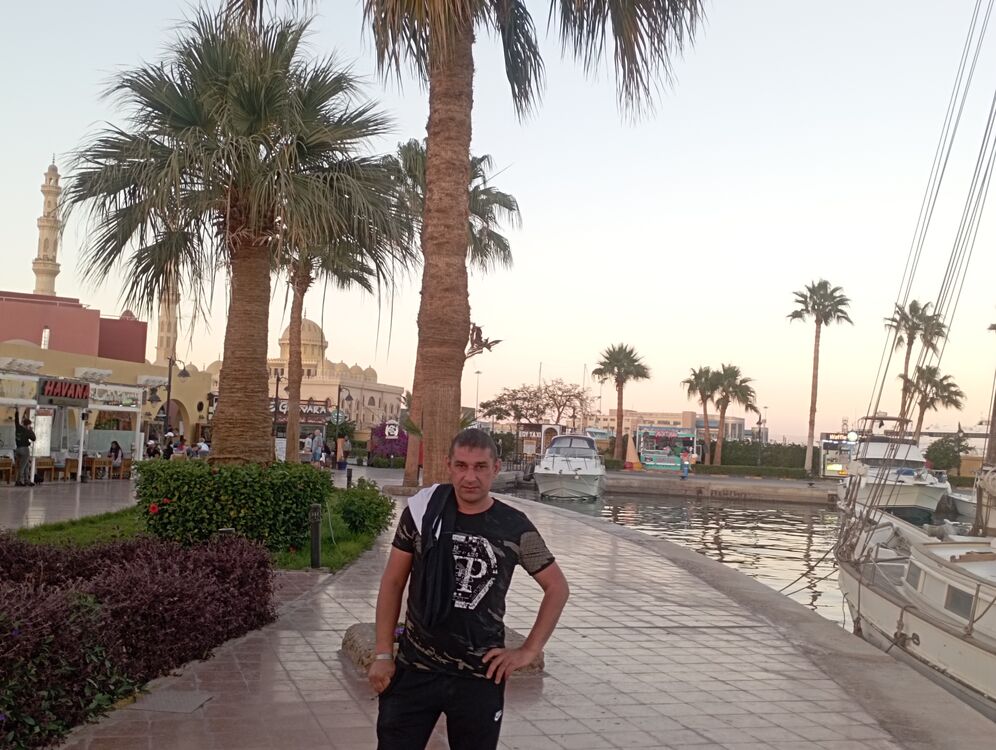  32345270  Vadim, 41 ,    