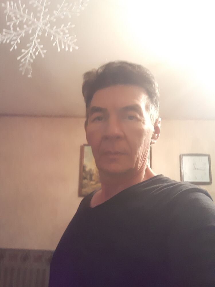  45903540  Artur, 53 ,    