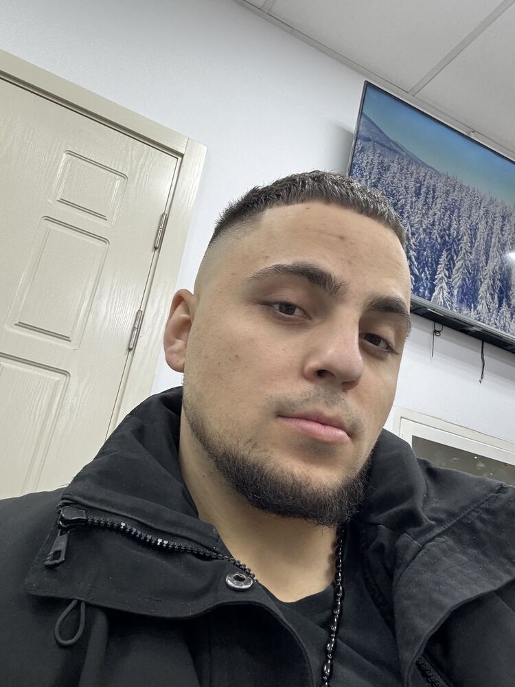  48375170  Victor, 26 ,    