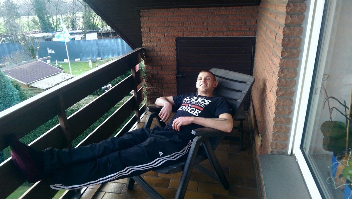  9853040  Sergei, 40 ,    