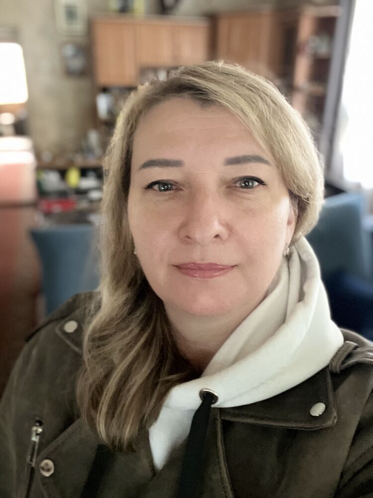  54084060  Anna, 47 ,    