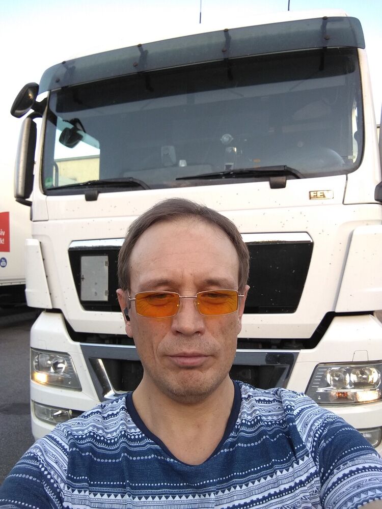  21042590  Aleks, 46 ,     