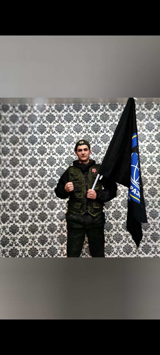  28993260  Viktor, 35 ,    