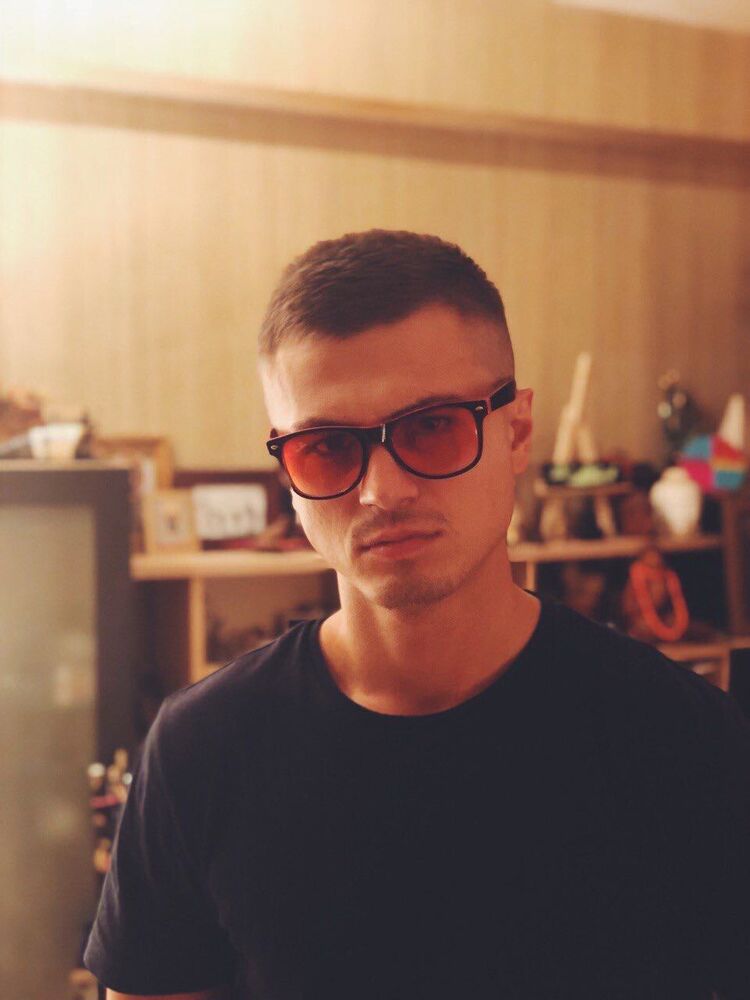  30004440  Pavel, 32 ,    