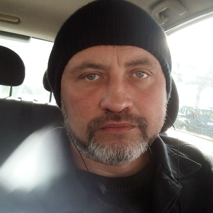  25049050  Andrei, 48 ,    