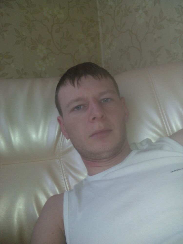  8995960  Denis, 39 ,    