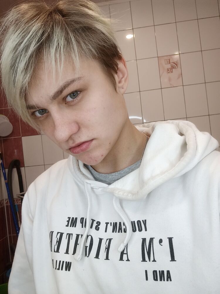  26088590  Felix, 24 ,    