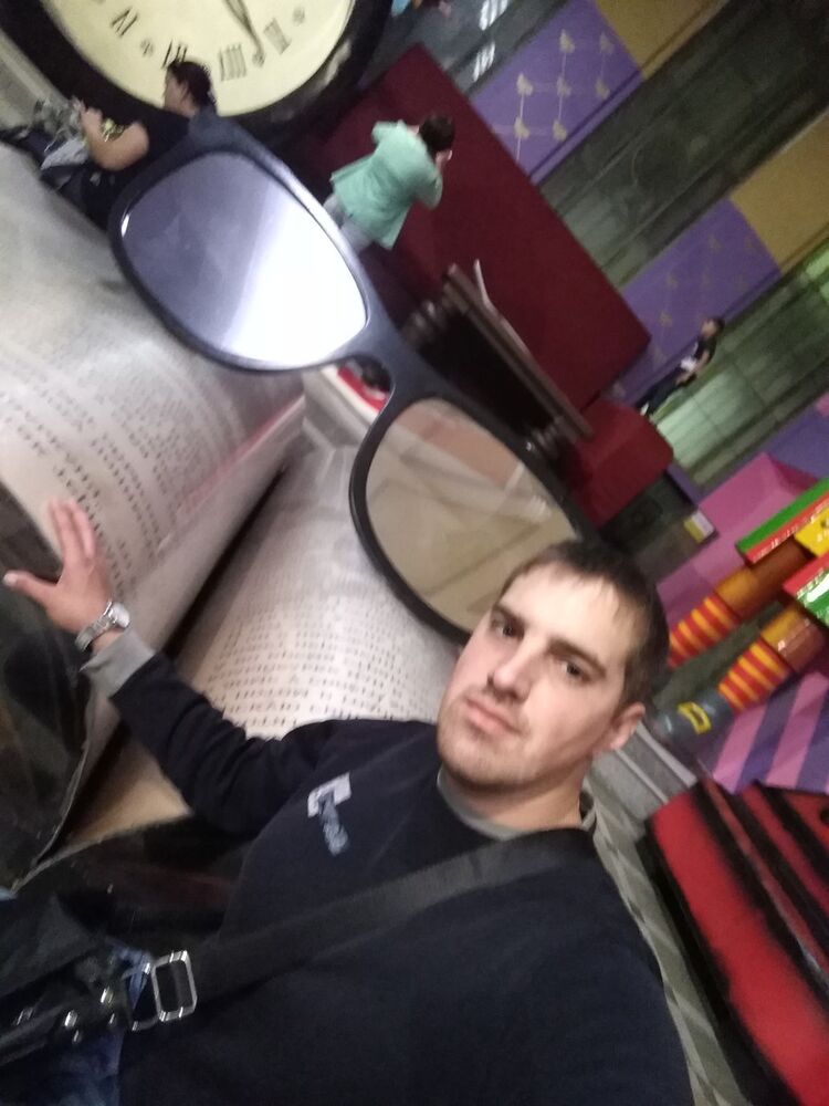  17430460  Roman, 36 ,    -