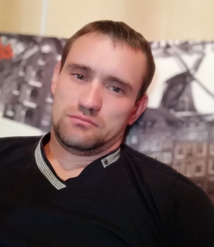  18366860  Nik, 40 ,    
