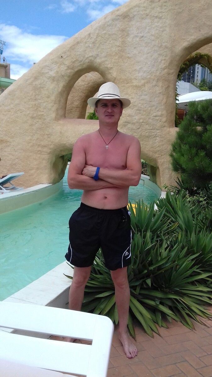  18949170  Oleg, 42 ,    