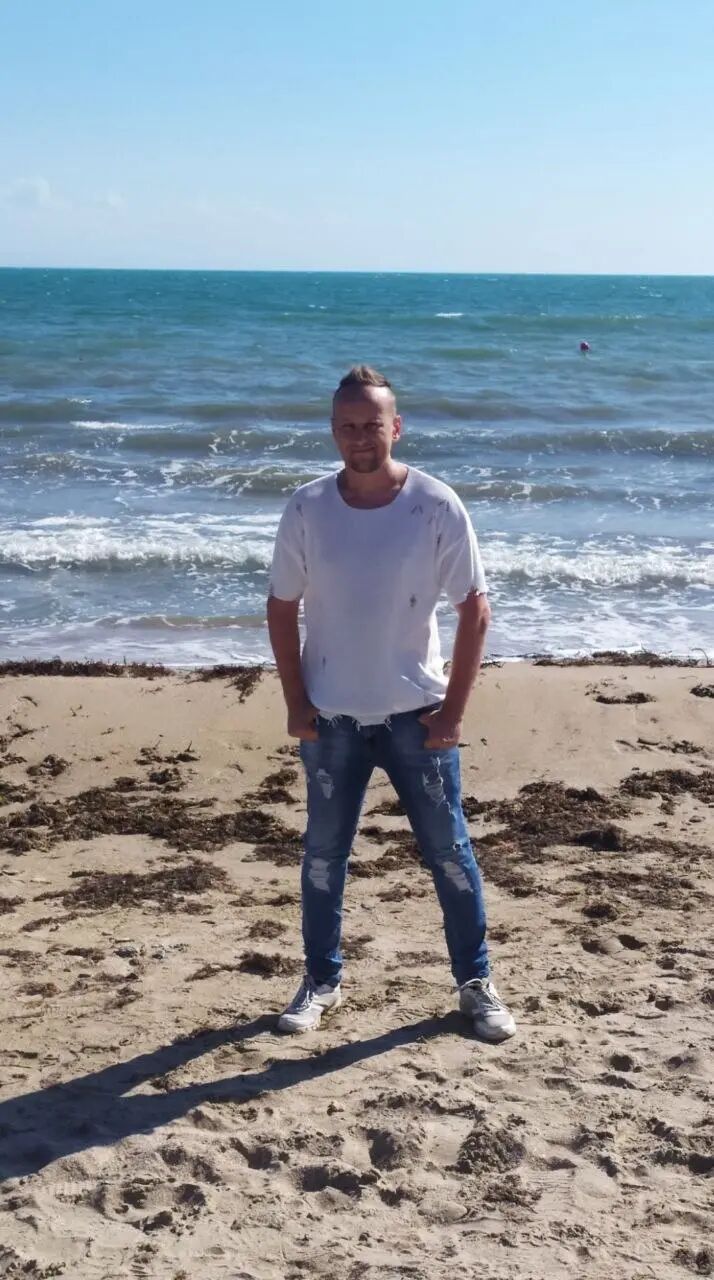  ,   Aleks, 32 ,   ,   