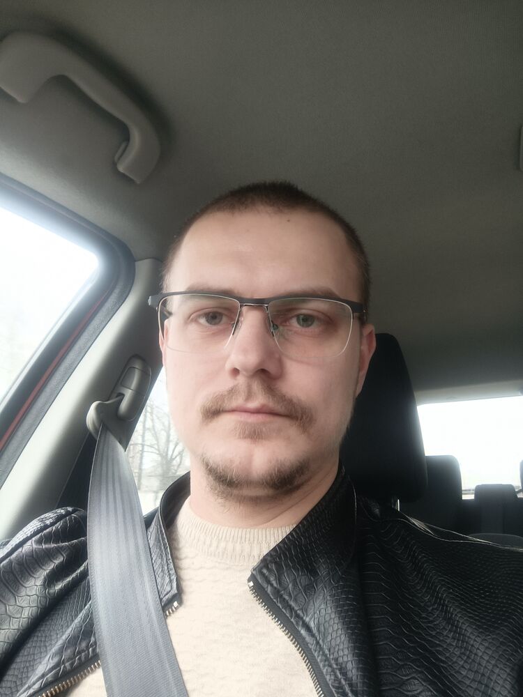  27452120  Stanislav, 32 ,     