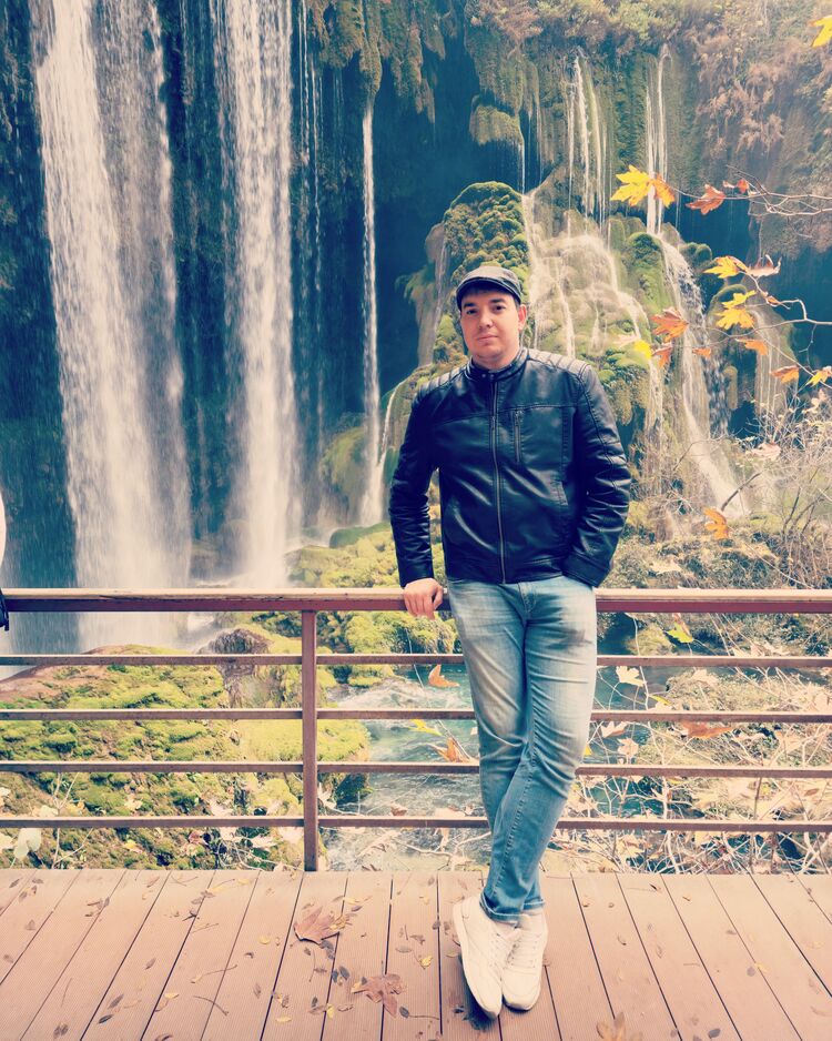  ,   Valentin, 34 ,   