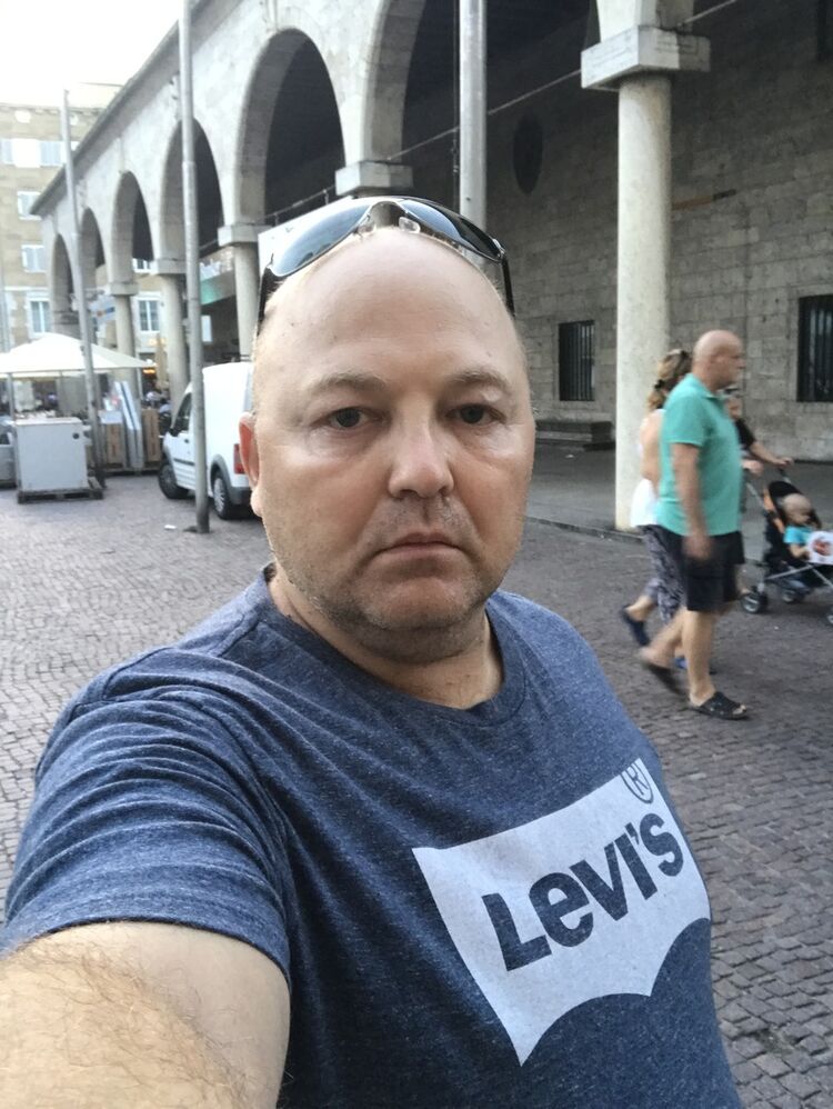  11979370  Dima, 47 ,    