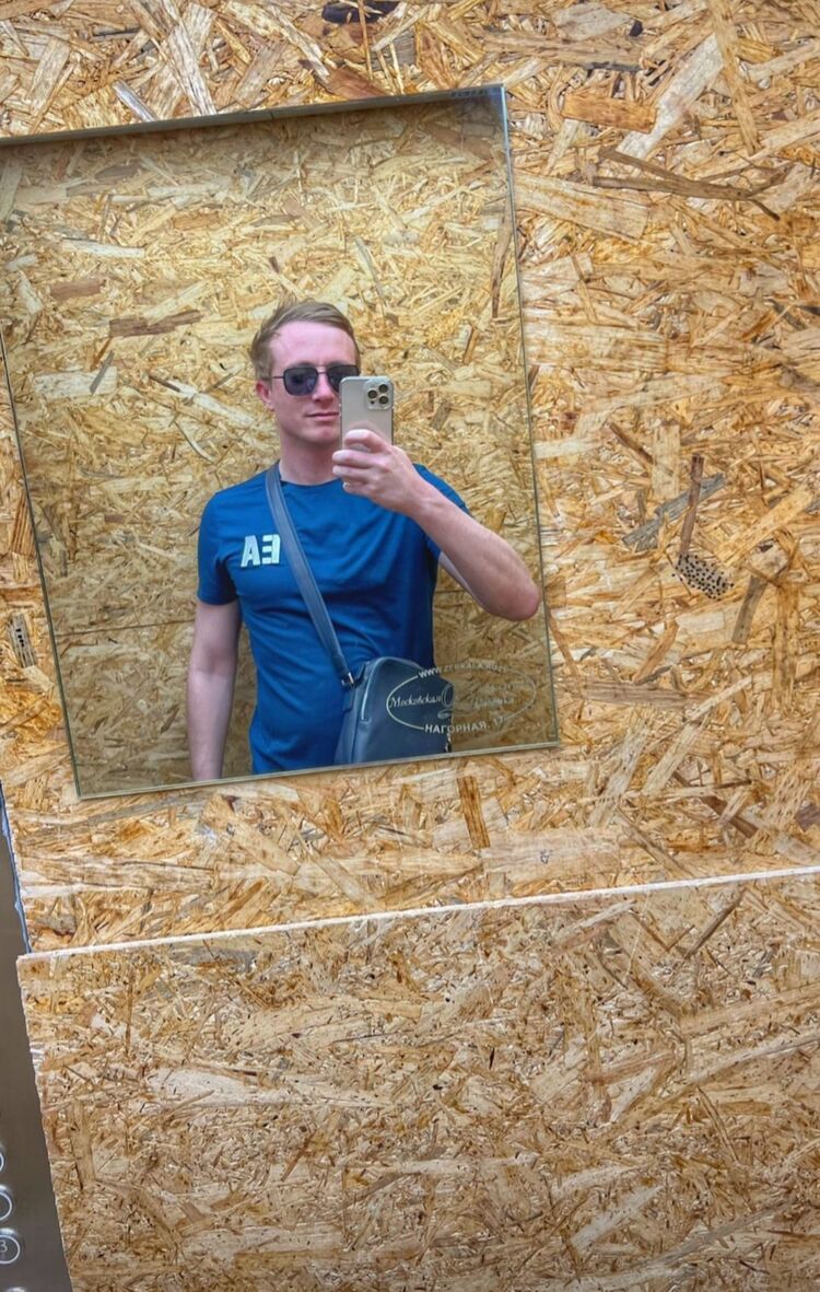  37481150  Adam, 33 ,    