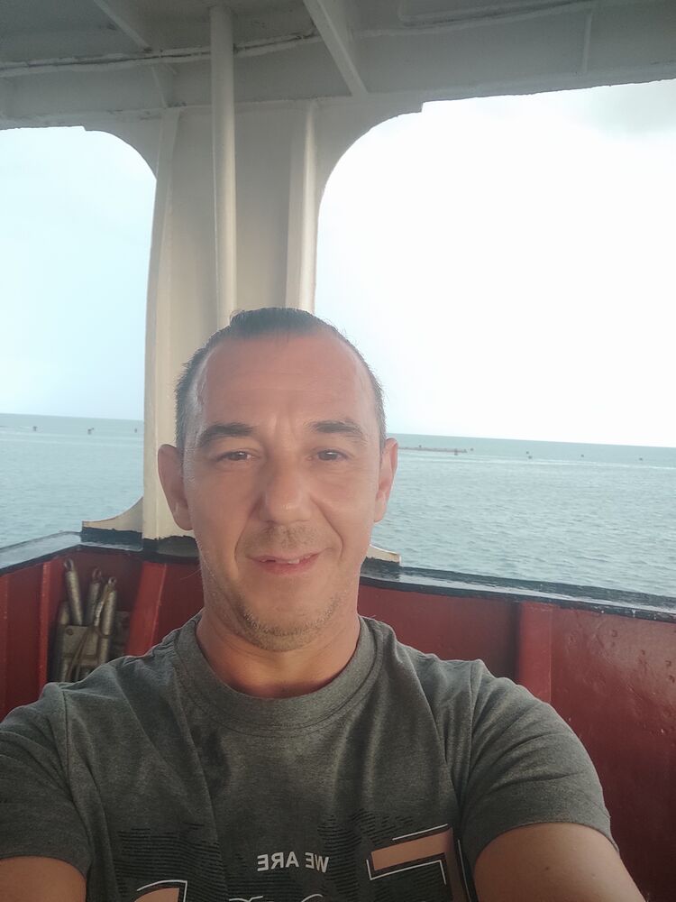  53688210  Dogan, 37 ,    