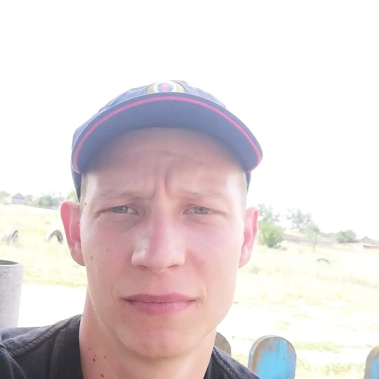  27360250  Anton, 29 ,    