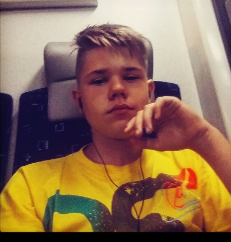  14557120  Denis, 25 ,    