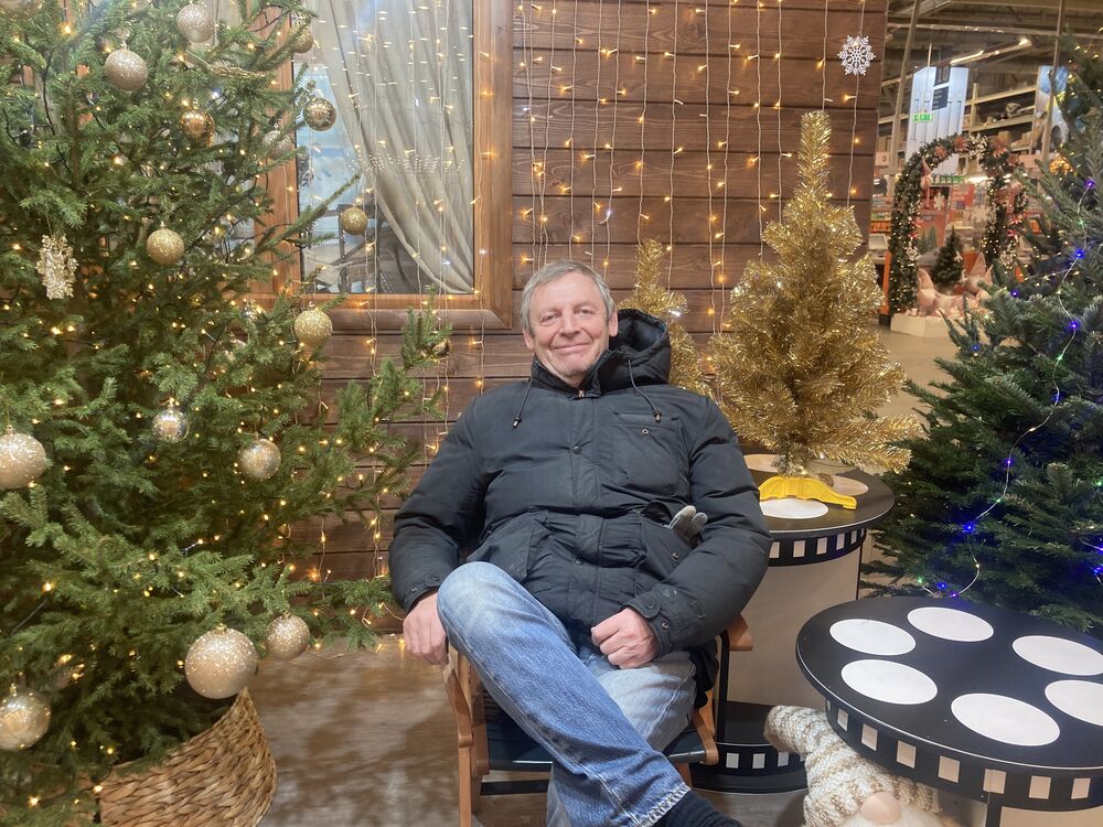  52583840  Yury Waltz, 60 ,    