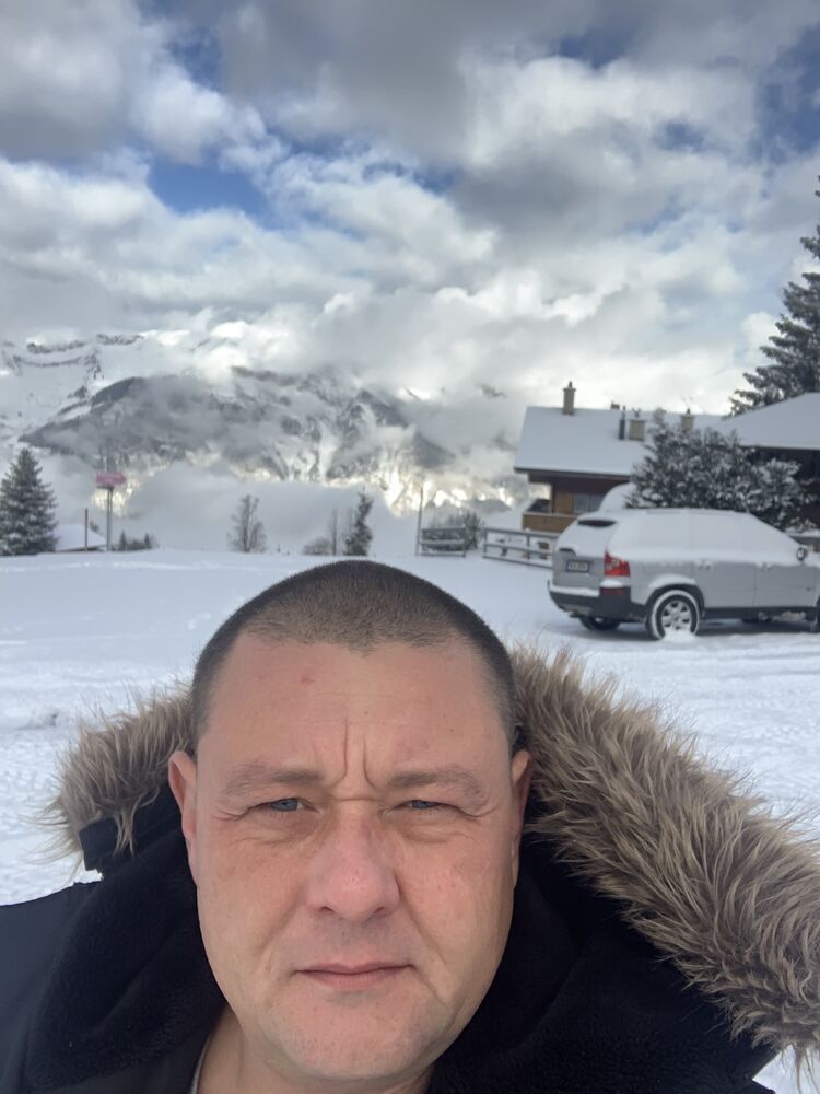  27484980  Valeriu, 46 ,    Thun