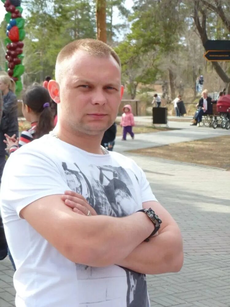  35179310  Pavel, 39 ,    