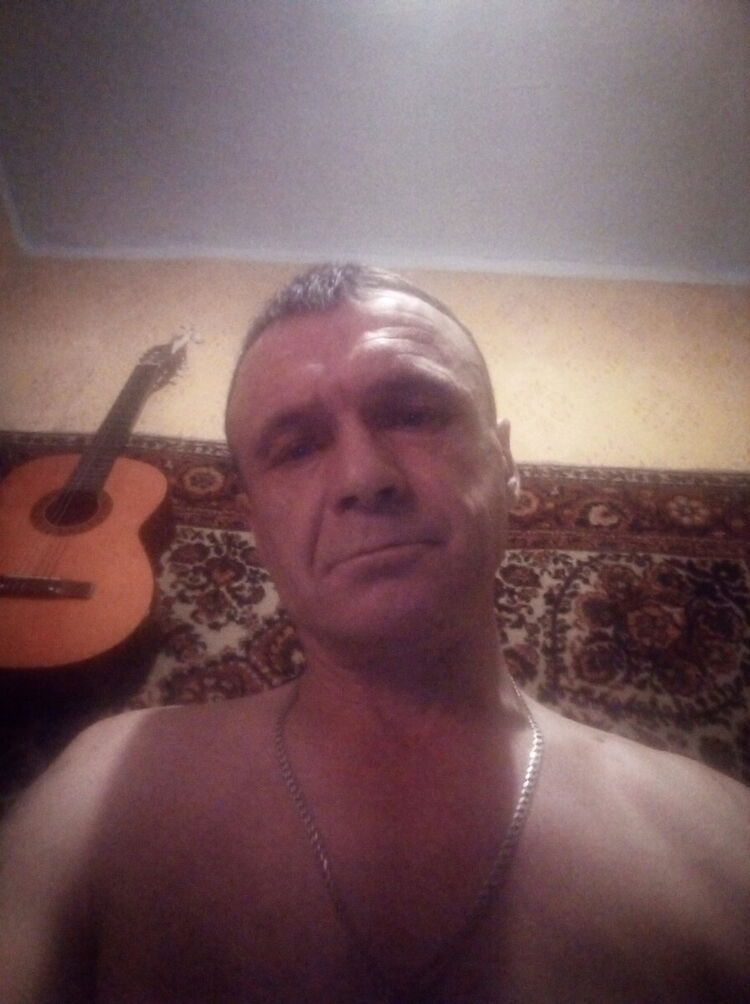  22071620  Oleg, 57 ,    