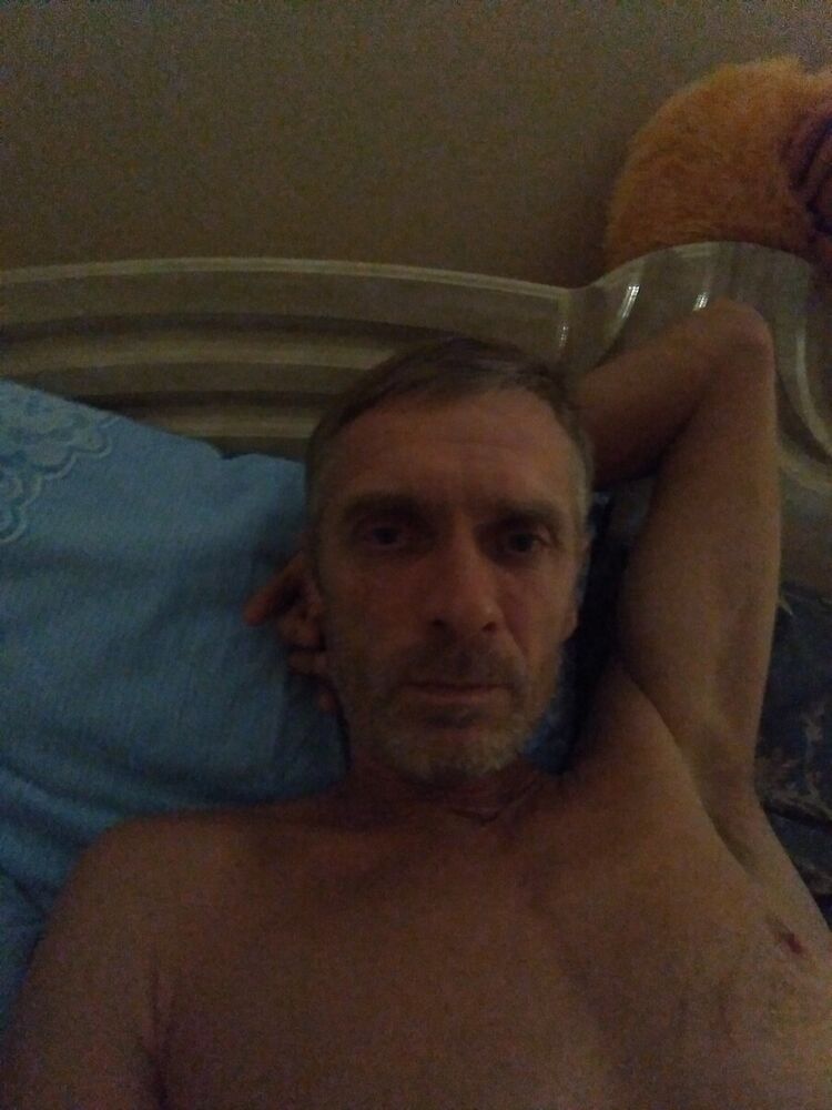  20647810  Valentin, 46 ,    