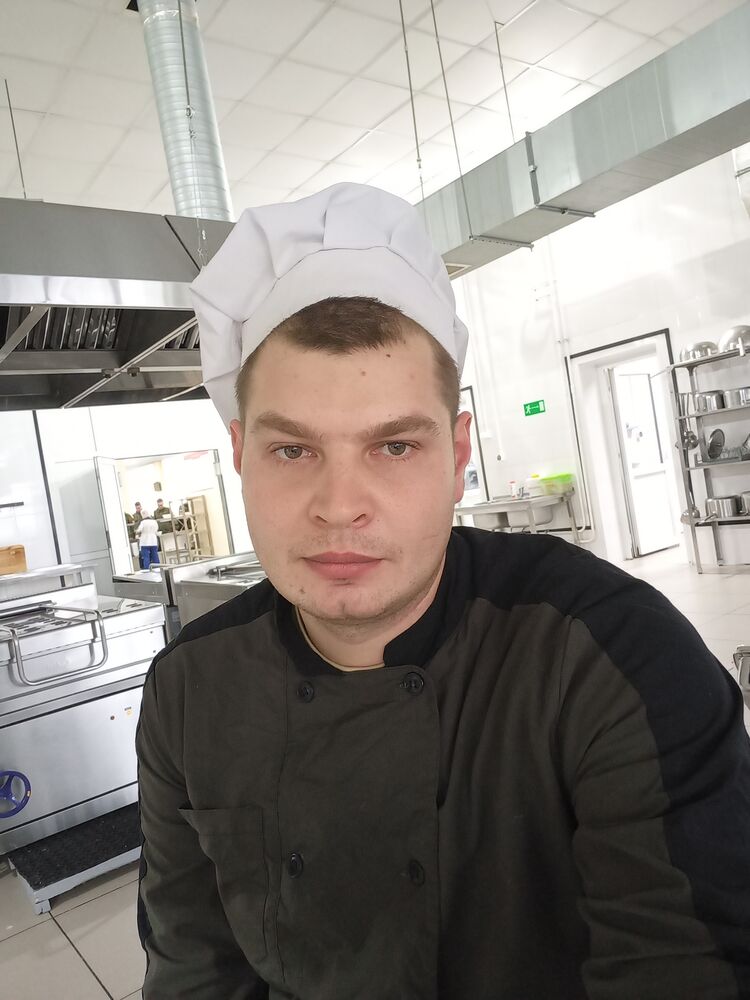  30954430  Ruslan, 34 ,    -