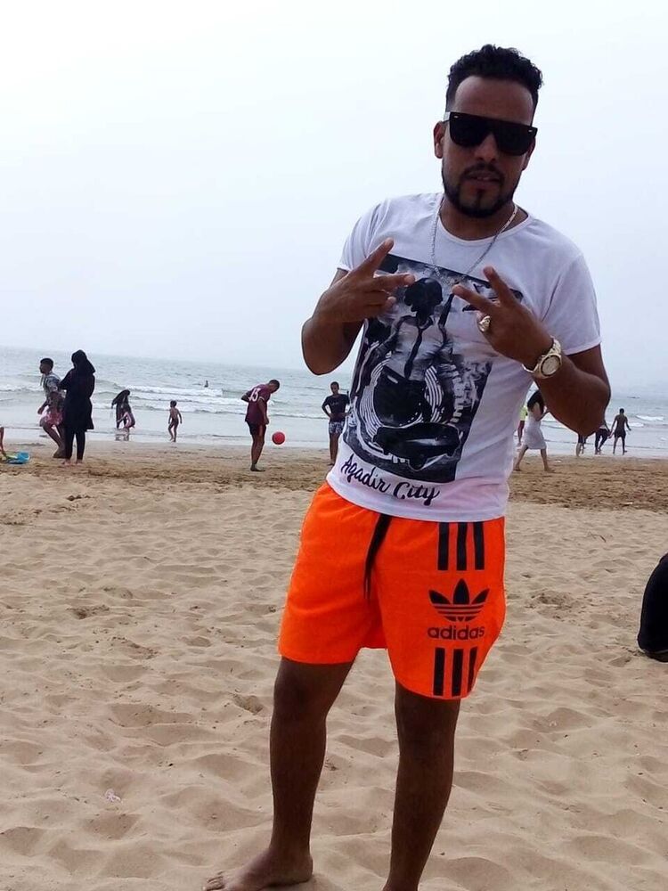  20985200  Ismail, 35 ,    