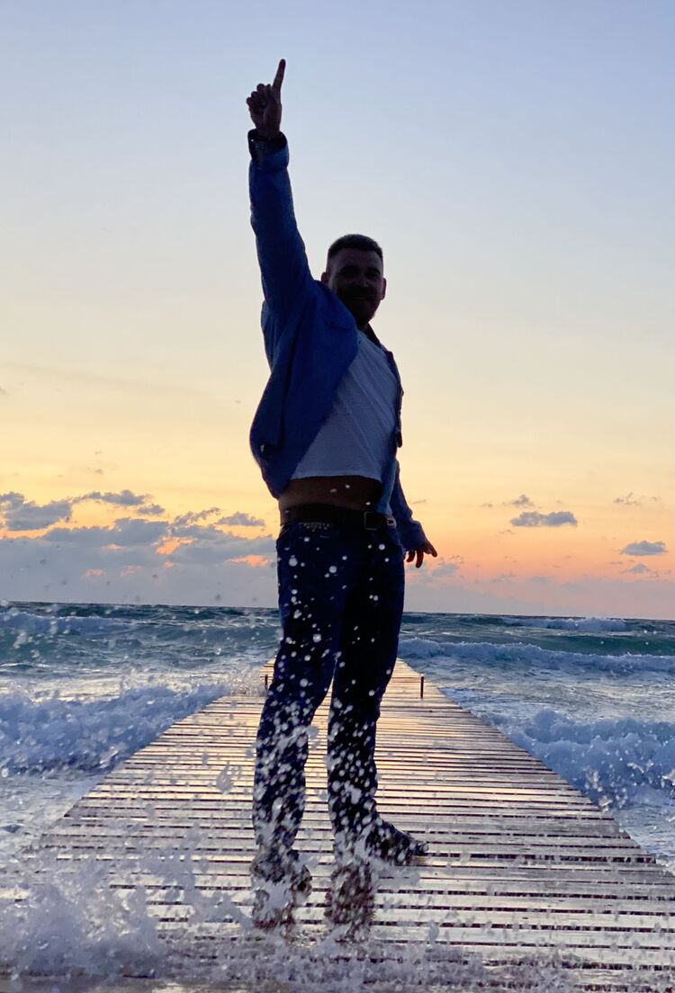  52519870  Igor, 43 ,    