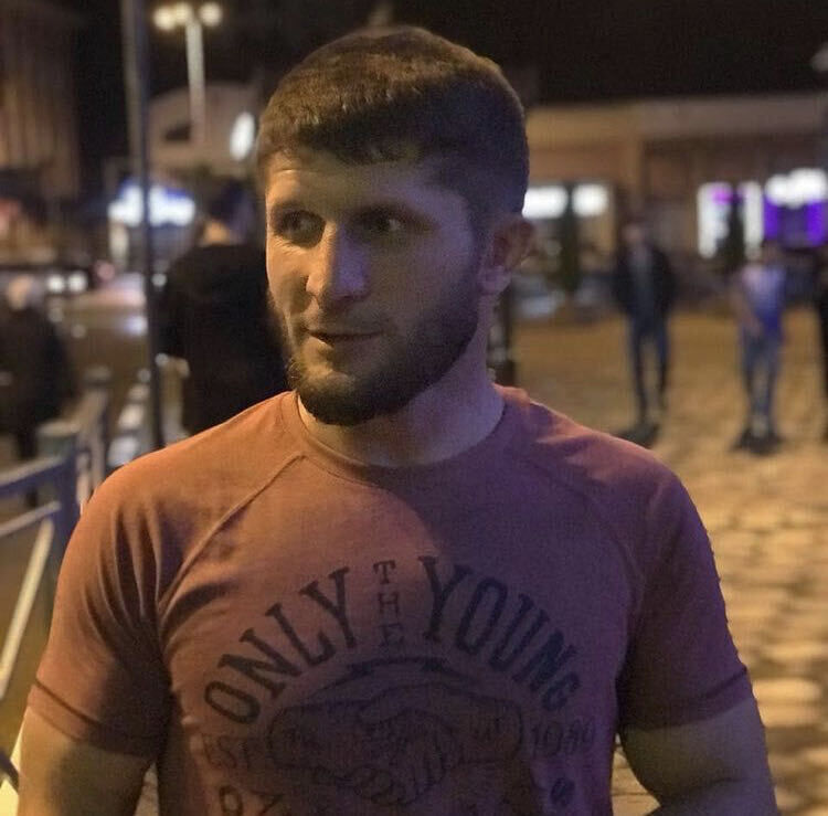  28399520  , 37 ,    