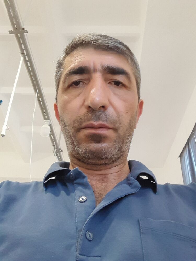  36881020  Serge, 48 ,    