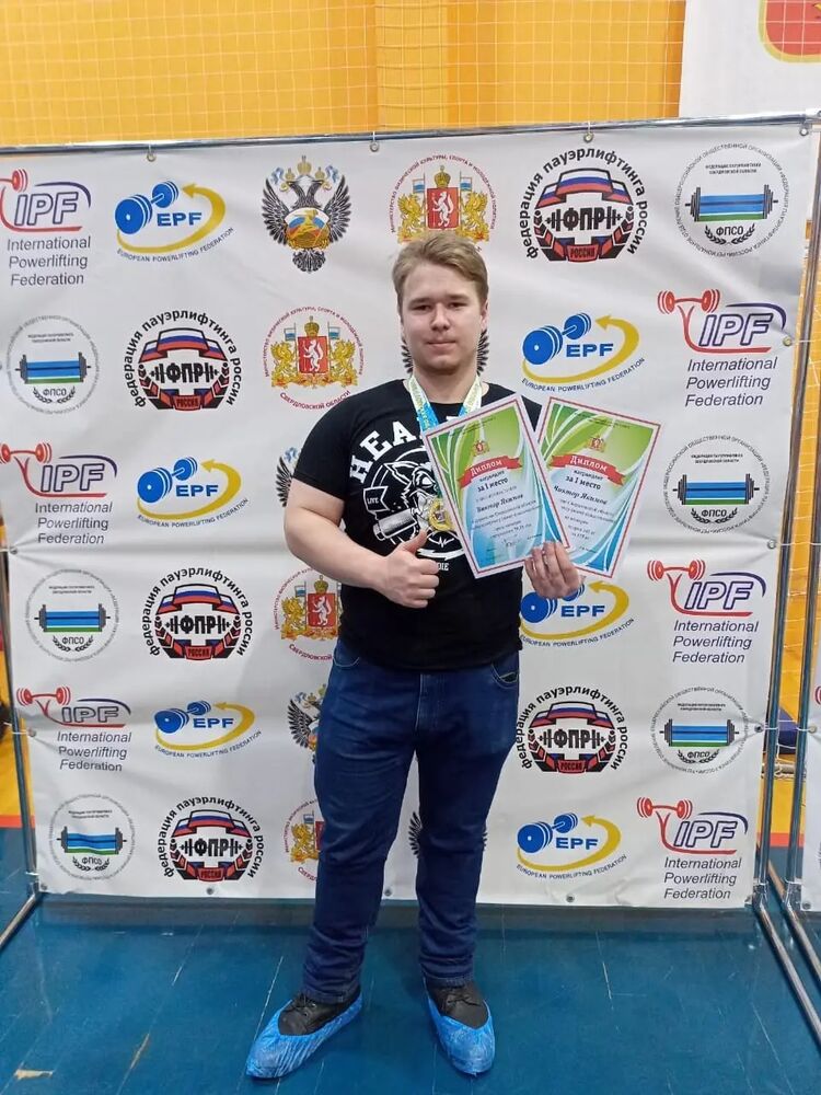  31402770  Viktor, 25 ,    