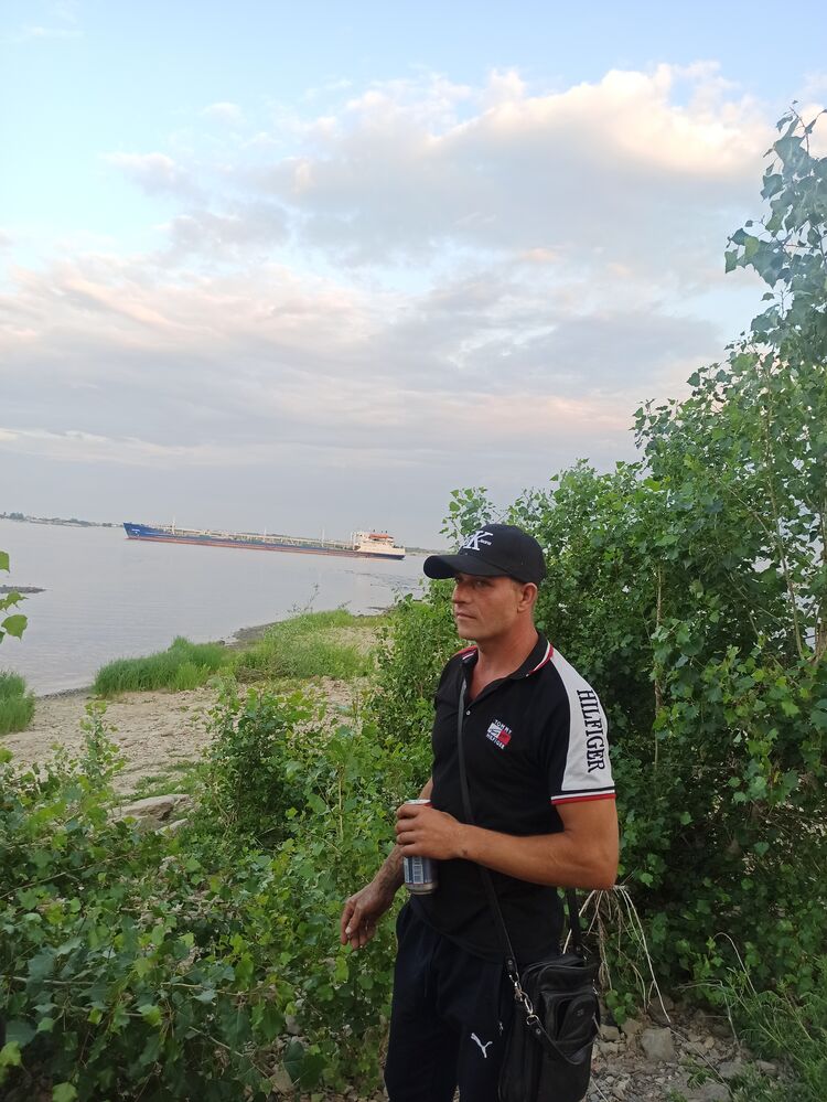  35436270  Vasily, 34 ,    