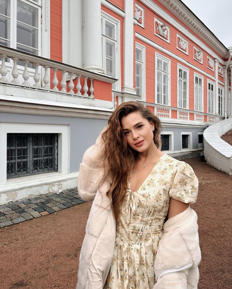  ,   Victoria, 23 ,   ,   