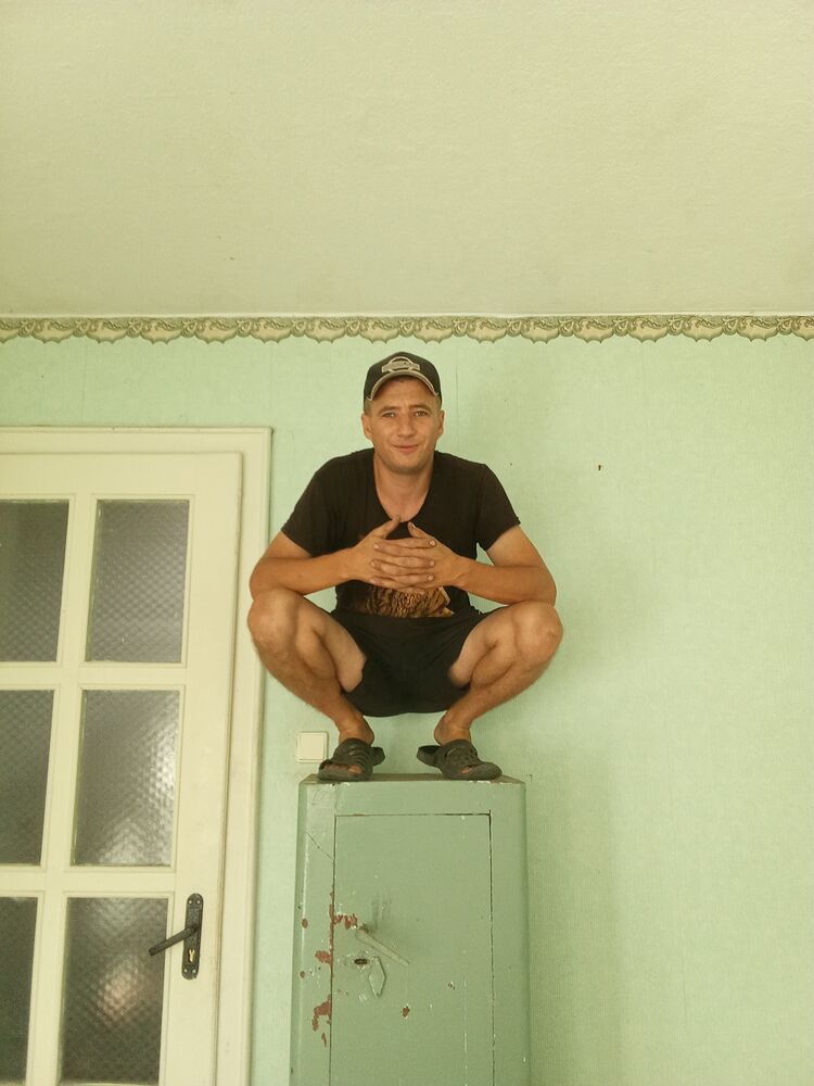  44423130  Evhen, 35 ,    