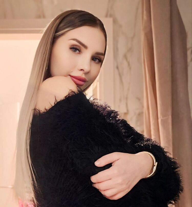  48627960  Valeria, 30 ,    