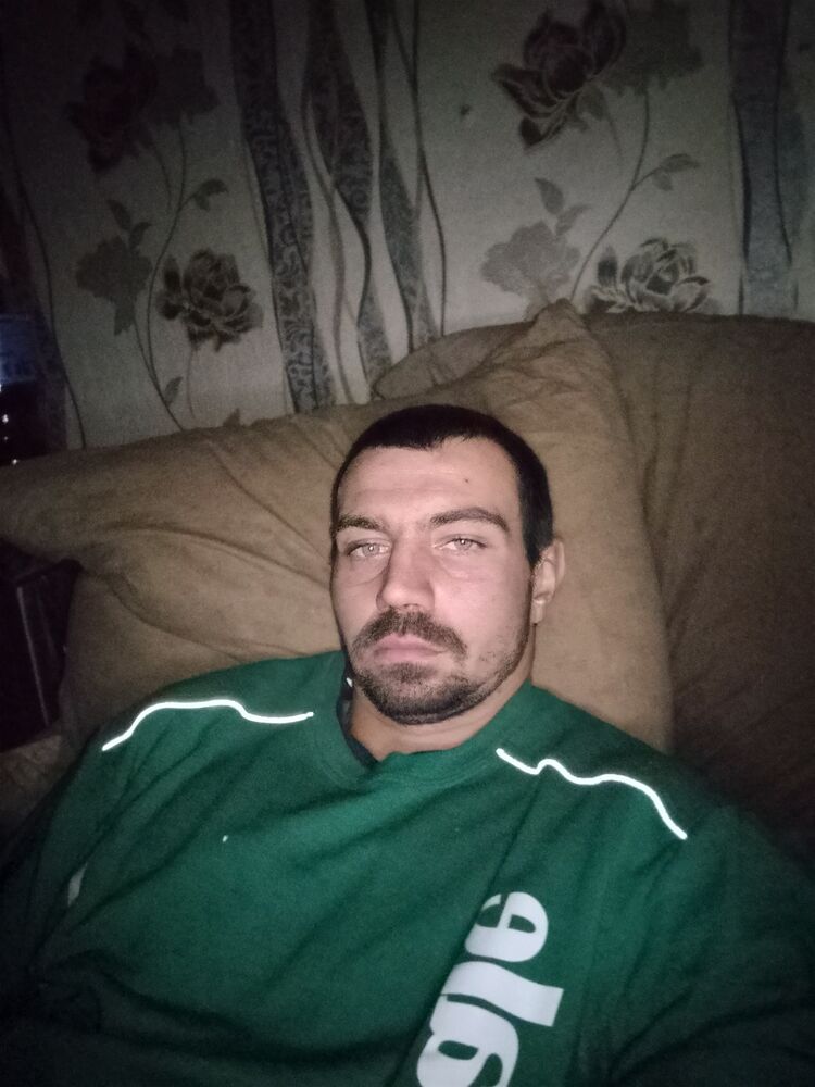  48768550  Andrej, 29 ,    