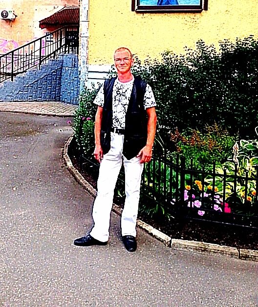 46585010  Stanislav, 40 ,    