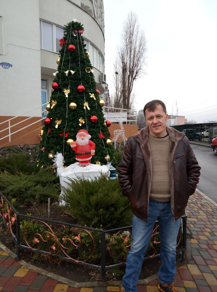  ,   Kolia, 50 ,  