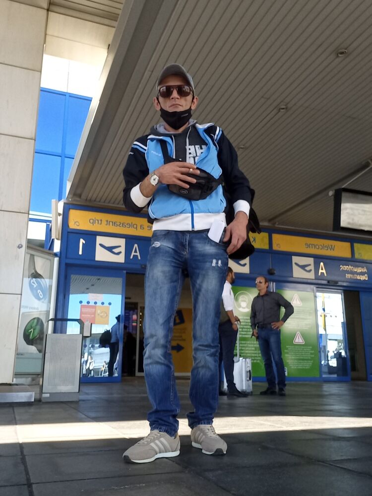 ,   Gio, 42 ,   ,   