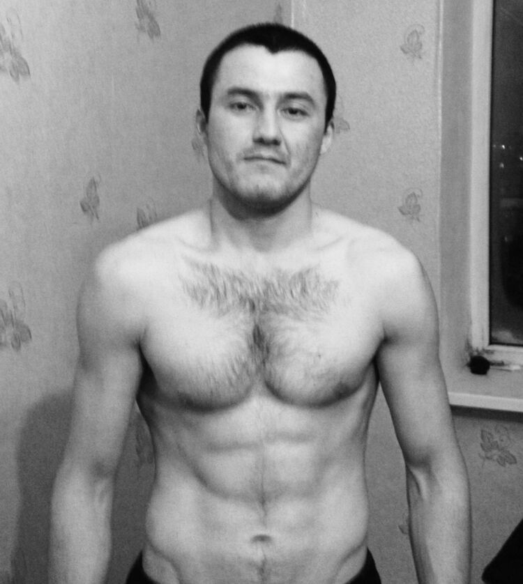  ,   Khan, 33 ,     , c 